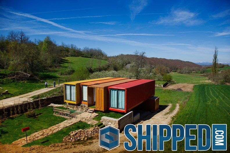 shipping-container-home-using-4x40ft-boxes-2.jpg
