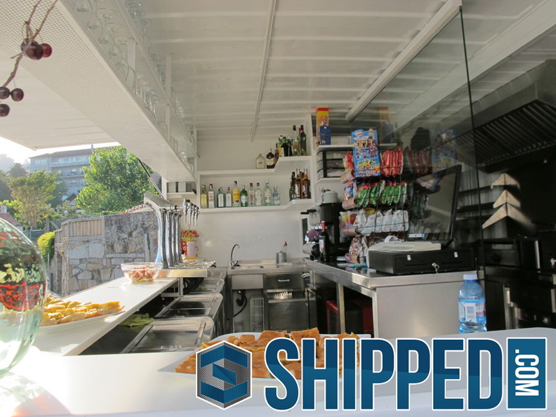 Sinas-Shipping-Container-Beach-Bar-4
