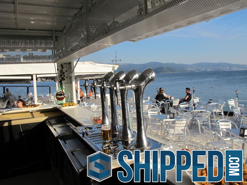 Sinas-Shipping-Container-Beach-Bar-7