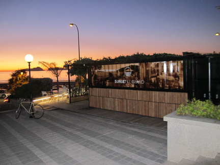 sunset-shipping-container-bar-10