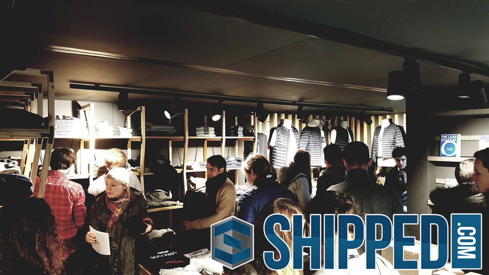 shipping-container-clothing-store-9
