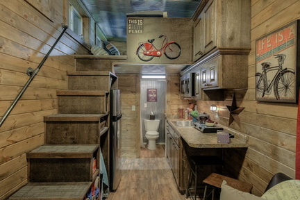 lone-star-shipping-container-home-3