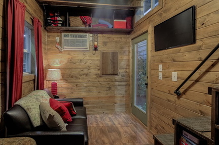 lone-star-shipping-container-home-9
