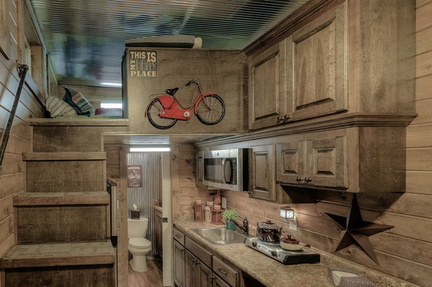 lone-star-shipping-container-home-11